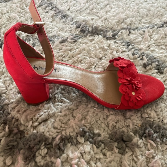 Red heeled with flower - Picture 2 of 2